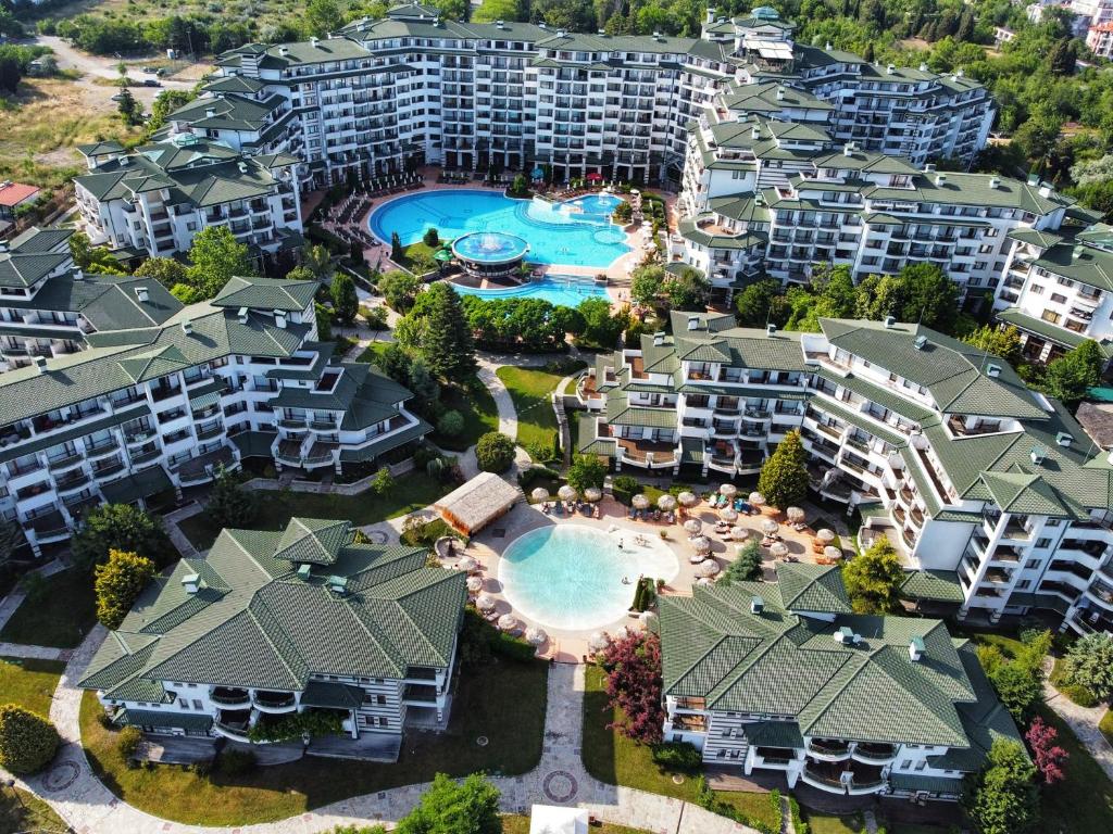 Emerald Resort