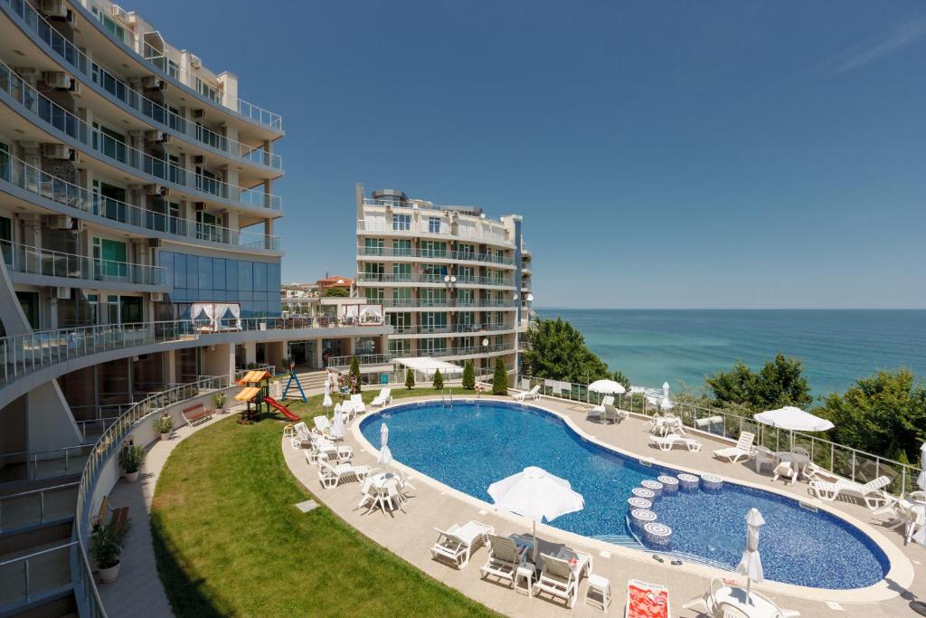Silver Beach Apart Complex