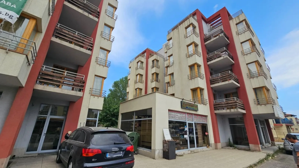 Tria Apartments